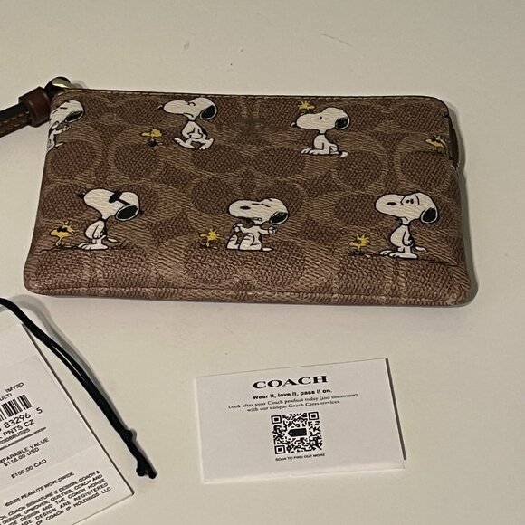 Coach Snoopy Wristlet NWT - Picture 1 of 2